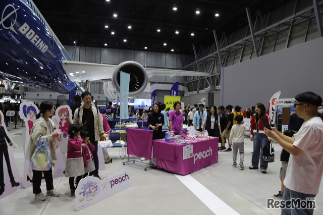 航空会社ブースなどが出展（写真は2023年度）