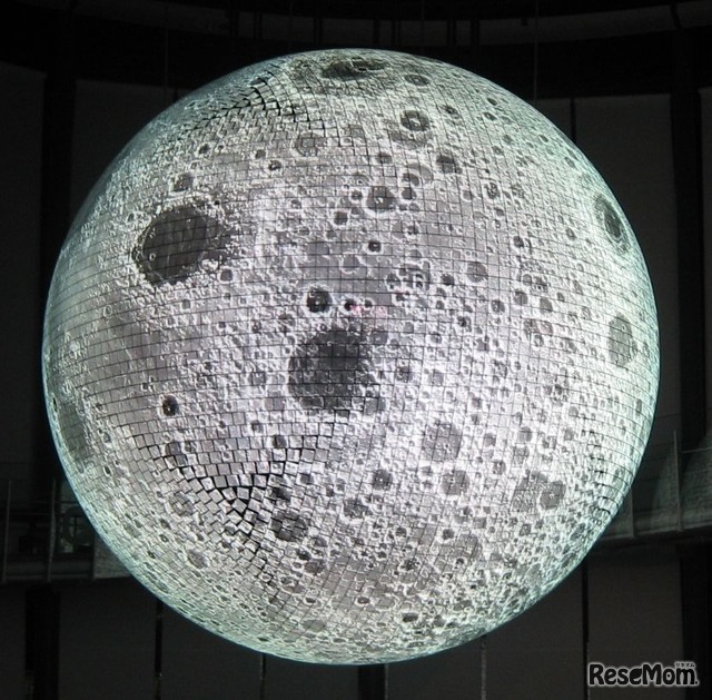 Geo-Cosmosに月の画像を投影