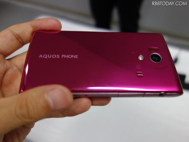 「docomo with series AQUOS PHONE si SH-01E」