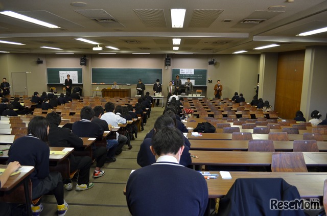 試験開始直前の会場の様子（筑波大学第一試験場）