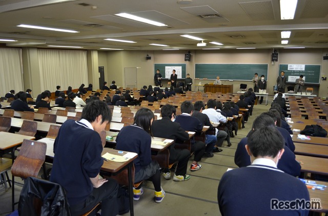 試験開始直前の会場の様子（筑波大学第一試験場）