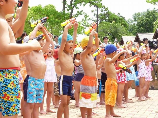 バットのびしょぬれ夏休み！地元園児が体験