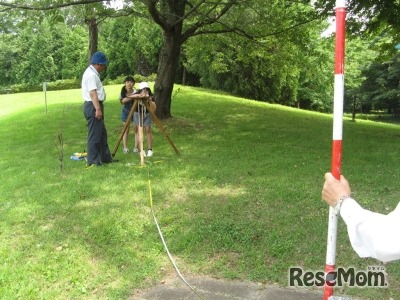 夏休みイベントの測量体験教室