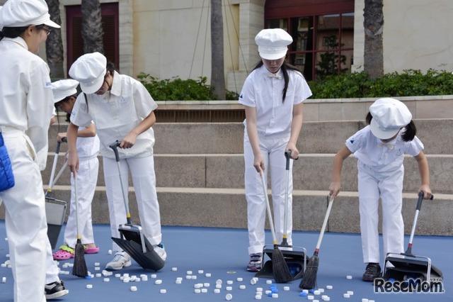 東京ディズニーシーの清掃キャストを体験 1日10組限定 2枚目の写真 画像 リセマム