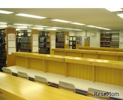 工学院大学新宿図書館館内