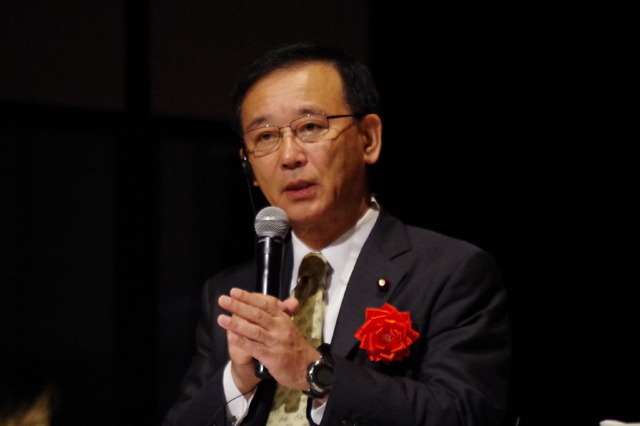 谷垣禎一日本サイクリング協会会長（自民党幹事長）