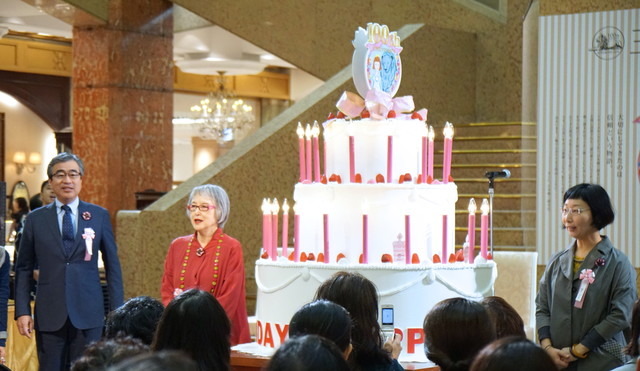 三越ライオン像100周年を祝う1.5メートルのバースデーケーキ