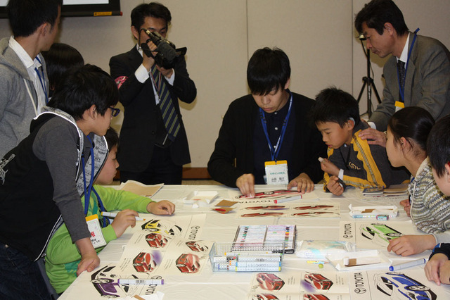 聾学校トヨタ見学会（昨年の様子）