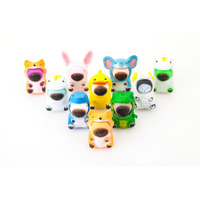 ～出版社が立ち上げた玩具ブランド「宝島社トイズ」～クセになる触り心地の“激カワ”フィギュア「カピころ」新登場！ 12/17発売