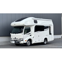 最高級の寛ぎを約束する、圧倒的なプライベート空間！リアエントランス仕様のキャブコン「LIBERTY52REi」プロトタイプを発表！