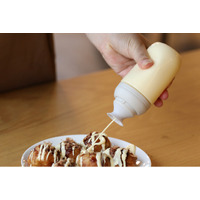 【新商品】押した分だけ注げるから、量を調整しやすい“プッシュ式調味料ボトル”が登場