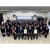 豊中市立第十三中学校吹奏楽部が第38回全日本マーチングコンテスト中学生の部で金賞受賞　「豊中かがやき大賞」を贈呈