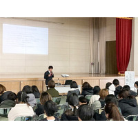 【SNSトラブルから子どもを守る】中学校入学前の親子200人に向けた法教育セミナーを実施