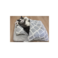 まるでお布団！中にもぐれるふんわりペット用ふとんセットを新発売