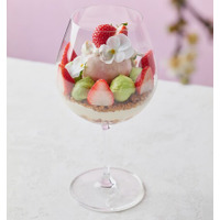 ホテルグランバッハ東京銀座 | 春を醸す ― 発酵がつなぐ日本の春を楽しむパフェ『Fermente - Fraise & Matcha - 』を発売