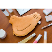 【3月6日は鳩サブローの日】鎌倉本店限定のポーチと、鳩サブレーがぎゅっと集まった柄の数量限定の不思議なグラスを1日限定で販売します。