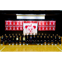 全国大会ダブル優勝の箕面自由学園高校・中学校 チアリーダー部へ「豊中かがやき大賞」を贈呈