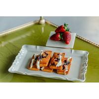 蔵前の焼きたてカヌレ専門店「KURAMAE CANNELE」と上野駅構内の「KURAMAE CANNELE エキュート上野店」にて、5月10日（日）までの限定。『苺とホワイトチョコのフィナンシェ』発売