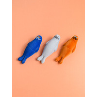 イラストレーター/umaoのソフビ「アザラシ」に新色が発売開始！