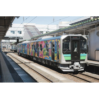 ヘラルボニー「HERALBONY Art Prize」受賞作品がラッピング列車に生田梨奈子《つながる風景》がJR東北本線・釜石線を走る