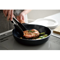 こびりつかず極上の焼き上がり！いつもの料理がワンランク上にアーネストパン プレミアム シリーズ 新発売