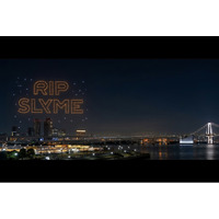 【日本初※】東京湾岸の夜空に「THANK YOU」の光を。RIP SLYMEの想いを届けるドローンショーを実施。キラナガーデン豊洲にて次世代型OOHのトライアルを実施夜空を舞台にした新たな体験演出