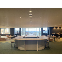 丸天産業、就活早期化時代の実践教育に参画、学部横断の中京大生24名が企業3社と協働してデザインした学生ラウンジがリニューアルオープン