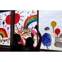 地域の子どもたちとともに学校の記憶を未来へつなぐ「校舎の思い出プロジェクト」を葛飾区立二上小学校で実施