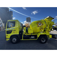 本物の生コンクリートミキサー車が巨大ガラポンに“体験”で伝えるインフラの価値、実車活用の参加型企画を実施