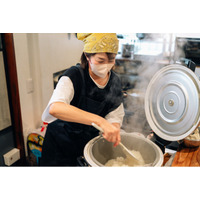 足立区の子どもたちに、コロナ禍からおいしさと栄養を届け続けて４年半。おにぎり屋による無料の食事支援が1万食を突破！