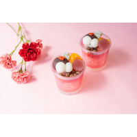 カーネーション型の苺羊羹を添えた「母の日あんみつ」を販売