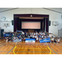 【シーホース三河】シェーファーアヴィ幸樹選手が岡崎市立山中小学校を訪問！「夢」をテーマにした講演と、大興奮のダンク披露で児童と交流