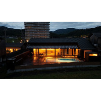 1日1組限定の絶景リトリート「日置浜ヴィラ」に本格プライベートサウナ誕生。希少な天然温泉「金温泉」と叶える極上の癒やし