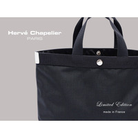 【Herve Chapelier（エルベシャプリエ）】公式オンラインストア限定カラーが登場！究極の黒に「ブラン（白）タグ」が映える、上品なスクエアトート「704CB」を6月27日（土）より発売