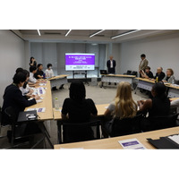 【京都外国語大学】米国「ieiMedia」による京都市国際政策監へのインタビュー取材で、京都外大の翻訳・通訳人材バンク「LinguaLink」の学生が日本語・英語の双方向通訳を実施