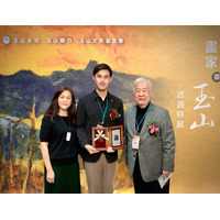 【E.SUN Art Awards 2026】玉山を見上げる子どもに、未来への挑戦を重ねて―2022年受賞者・胡銜文さんインタビュー