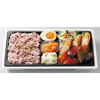 【コープデリ】日本栄養大学食文化栄養学科の学生が開発した、スマートミール基準の弁当「鶏ささみフライのラタトゥイユがけ弁当」7月20日（月）から会員5生協の店舗で発売