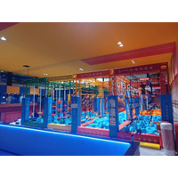ラウンドワンスタジアム 博多・半道橋店のリニューアルに伴い、巨大屋内アスレチック「NINJA CHALLENGE」を提供　株式会社ワン・ステップ