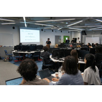 産学連携プロジェクトの最終報告会を開催。学生が新宿を舞台に、DOOHを使った地域活性化企画を立案、受賞企画を決定！