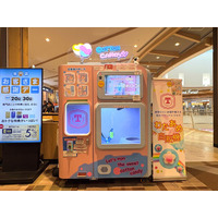 【三重県津市】1日最大176個を販売した、行列のできるわたあめ自販機「CANDY SPIN」8月8日（土）、三重県津市のイオンモール津南に設置。