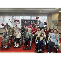 【最高齢94歳】「最高」「あの世の土産に持っていくわ」思い出の一着で高齢者が花道へ　愛知県高浜市の特養でシニアファッションショー