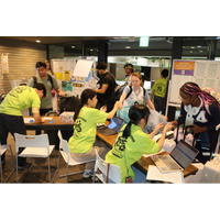 【関西外国語大学】海外からの留学生約300人が、次々と御殿山キャンパス・グローバルタウンの「GLOBAL COMMONS 結 -YUI-」に到着しています