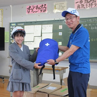令和8年熊本地震で被災した氷川町立の全小中学校にアート引越センターが防災グッズを寄贈